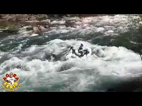 Equipe de Masters de Rafting do Rio Abaixo nas águas da Argentina