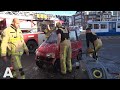 Brandweer wast auto's voor Australië