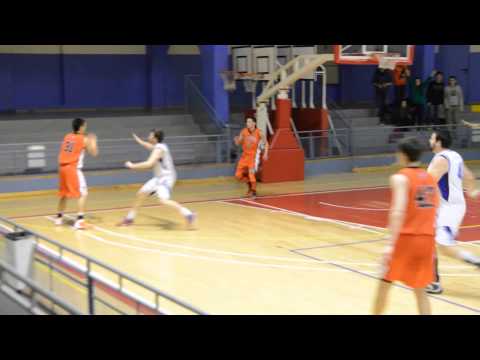 Círcol 69 - CalTech 72 Xesco Gotzens respon el triple de Joel