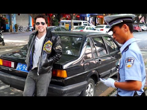 私たちは800ドルの車を買って、中国でロードトリップをしました (We Bought an $800 Car and Took a Road Trip in CHINA!)