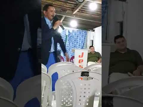 pastor Geraldo pregando na Igreja da libertação de Deus em Paraipaba Ceará