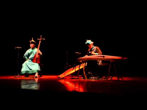 Chinbat Baasankhuu (Yatag) & Bayarbaatar Davaasuren (Chant diphonique 'khöömii')