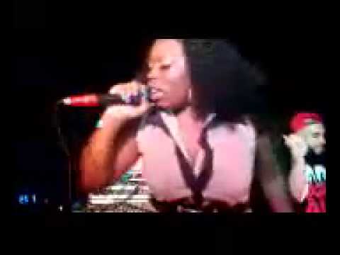 Juiccy Luccy - Right Now (LIVE)