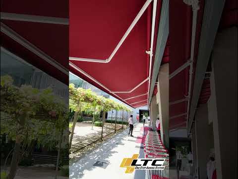 RETRACTABLE AWNING 
