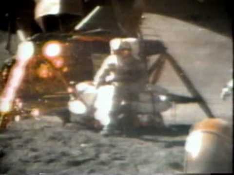 Hammer Falls Like a Feather on the Moon