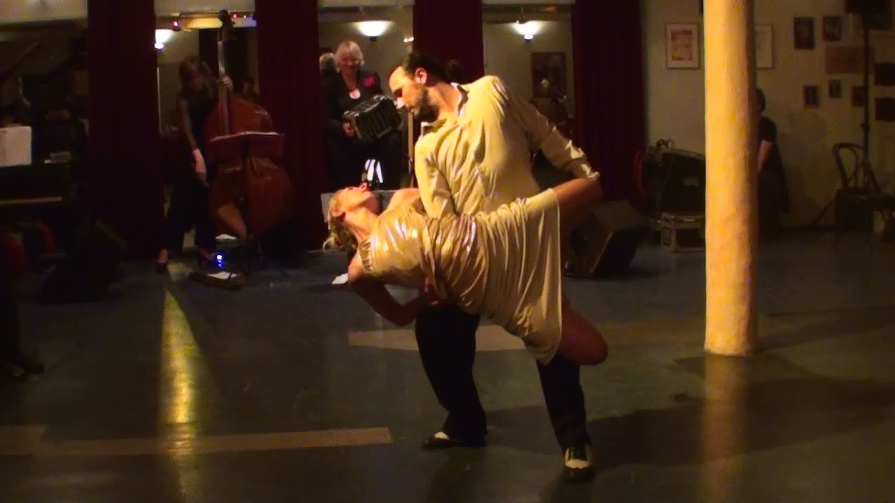 Ezequiel Sanucci & Lydia Müller dancing neo-tango with Trio Tangata