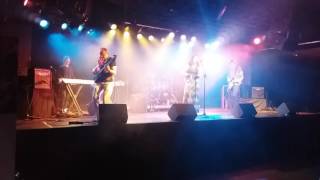 Alcohólicos Anónimos - 40 boys in 40 nights (The Donnas)