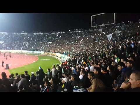 ''الشعب يقول .. الا الرسول " .. جمهور الرجاء المغربي يهتز نصرة لرسول الله