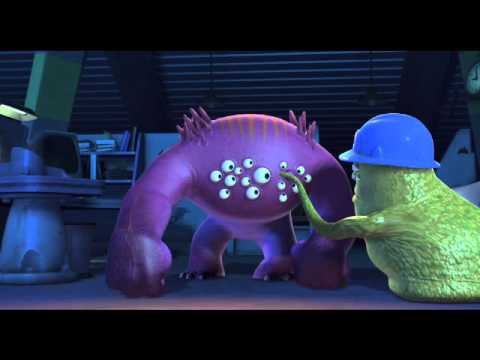 Cuando tu abuela te despierta de un susto 😱 | MONSTRUOS A LA OBRA | @disneychannelES