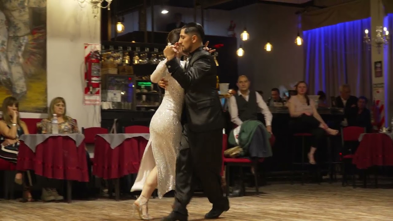 Video thumbnail for Elise Barbot & Roque Bravo dance Juan D'Arienzo Santa Milonguita