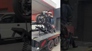 Download lagu Learning clutch up wheelies on a 2018 YAMAHA R6 | Akrapovic exhaust | WHEEIE MACHINES AUSTRALIA mp3