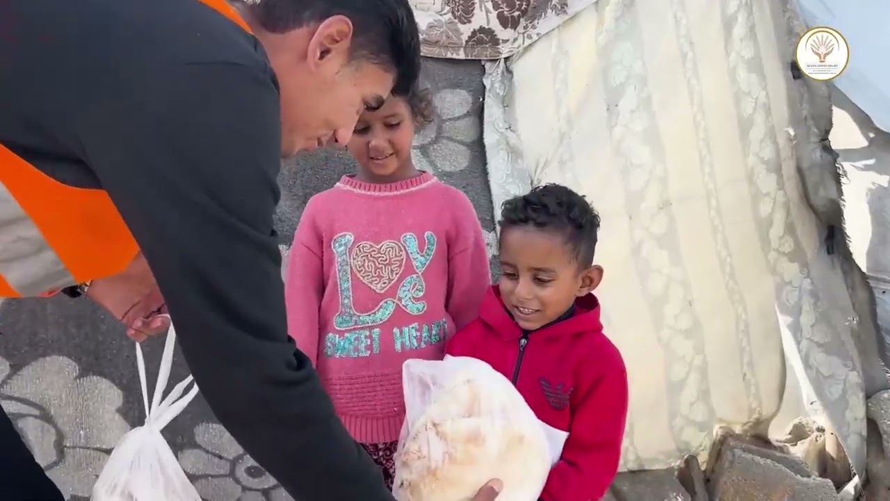 Bread Distribution (108) to the Displaced Families in Gaza