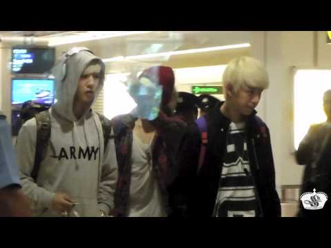120322 B.A.P's arrival in Singapore Changi Airport