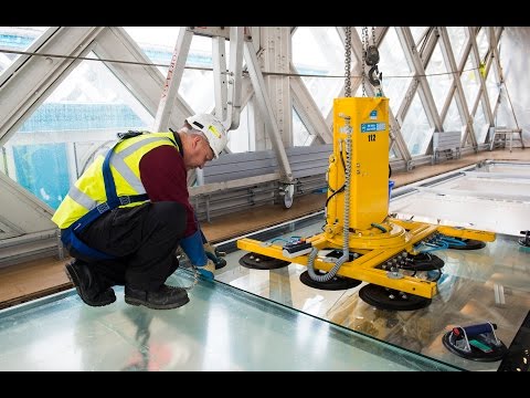 Installing Tower Bridge's Glass Floor