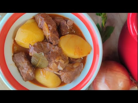 GOULASH DI MANZO gulash di manzo ALL'UNGHERESE ricetta gulasch di manzo all' Ungherese