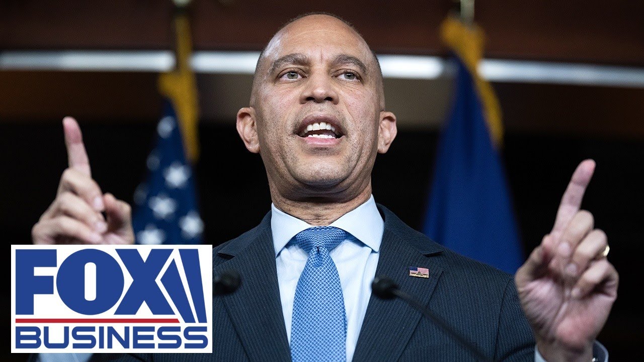 WATCH: Hakeem Jeffries REFUSES to answer questions on Epstein texts