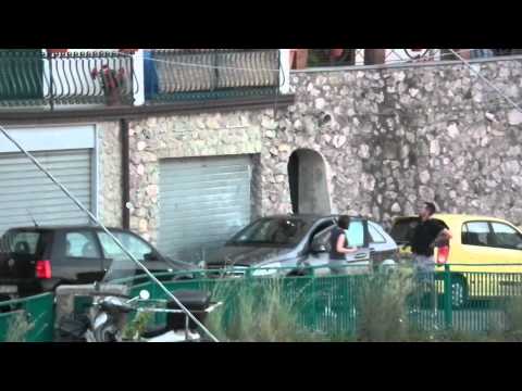 Video shock hard, arrivo con relativa trombata sul terrazzo in costiera amalfitana.