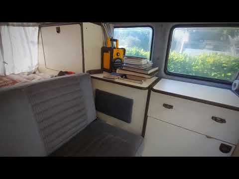 81-Jähriger mit 33 Jahre altem Camper reist mit uns & gibt Interview & Roomtour in Italien