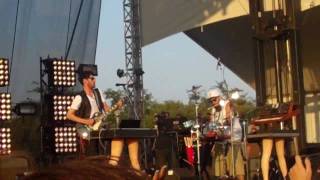 Chromeo I'm Not Contagious part 1 at Lollapalooza 2010