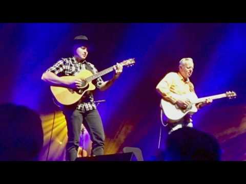 Tommy Emmanuel and Joe Robinson - Tribute to Chet Atkins 2017
