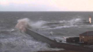 preview picture of video 'Whitehaven Tidal Surge Storm 2013'