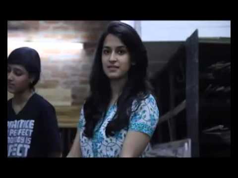 Majhya kesat gajra le gaya re