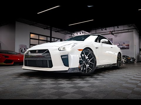 2017 Nissan GT-R Premium! Twin Turbo 3.8L V6! Dual Clutch Transmission! Bone Stock! Low miles!
