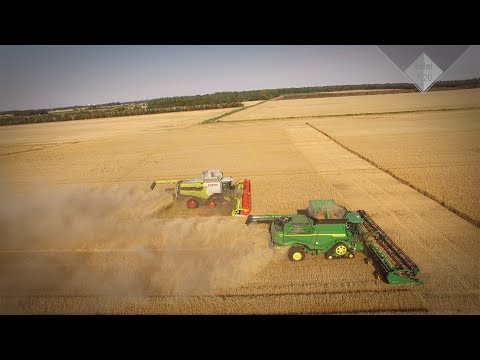 🤩 John Deere X9 vs. Claas Lexion 8900 #HarvestVlog 😎