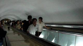 preview picture of video 'Pyongyang Metro (Puhung Station Escalator)'