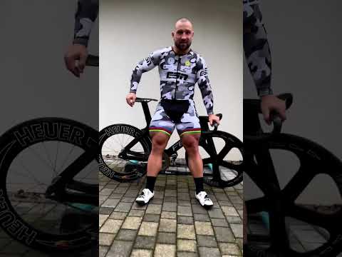 Legs of Olympic track cyclist V.S. Olympic runner (Robert Förstemann & Mo Farah)