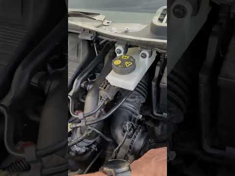 Fahrzeugbatterie-Wechsel bei Ford Kuga