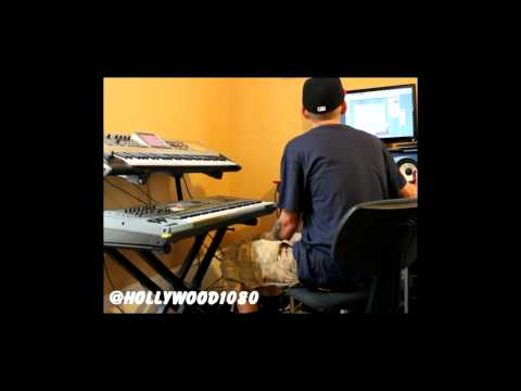 Hollywood1080 making a beat
