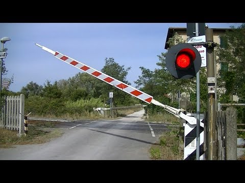 Spoorwegovergang Ponte A Elsa (I) // Railroad crossing // Passaggio a livello