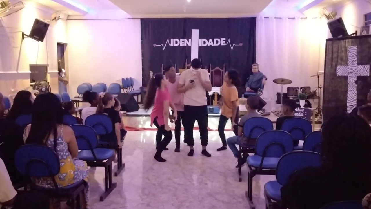 Peça; Identidade (Criadas para adorar)