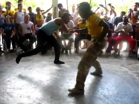 Capoerando 2012 - Mestre Cobra Mansa vs Mestre Chicote