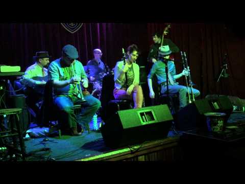 Aurora Nealand & The Royal Roses - "Moody Melody'