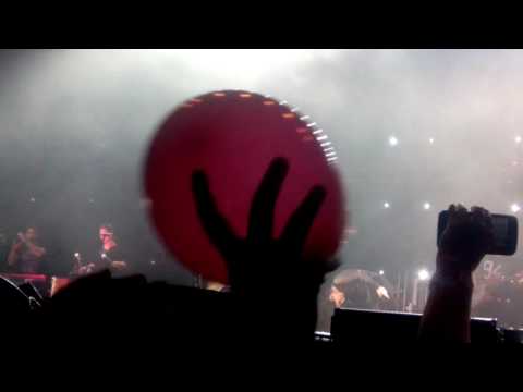 Presentación de la banda # #tourcaosgandia 2-10-16 Malú