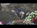 Human Rights Watch: Mass grave found in Ukraine ...