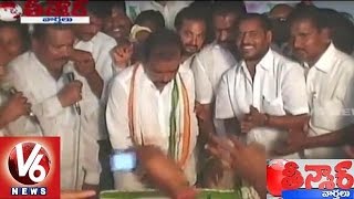 Parakala Congress Leader Venkatram Reddy distributed onions | Warangal  - Teenmaar News