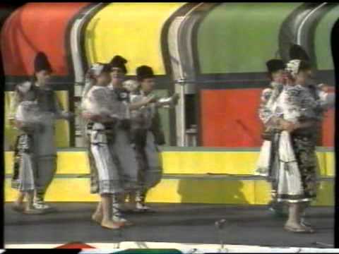Dansurile si orchestra M. Eminescu la festivalul din Costei 1991