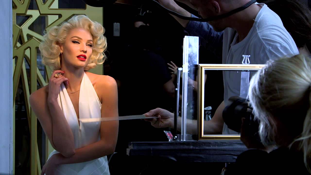 Candice Swanepoel's transformation into Marilyn Monroe 1940s bombshell thumnail