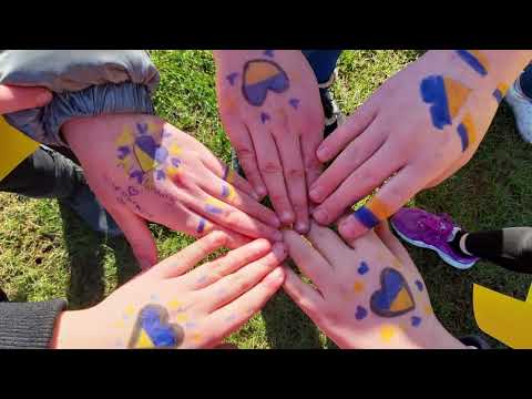 Solange wir zusammenstehen - Friedenslied der Gesamtschule Hüllhorst (R. Weber)