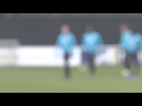 PSV ontsnapt door twee doldwaze minuten en mag blijven dromen