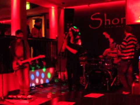FIZZ BOMBS Aisling Browne shortts live music Venue 756