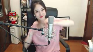 冯提莫翻唱田馥甄《小幸运》