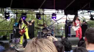 Shonen Knife - "Giant Kitty" (Austin, TX - 11/07/09)