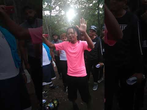 Matsumura teniendo un rapero nuevo para almorzar