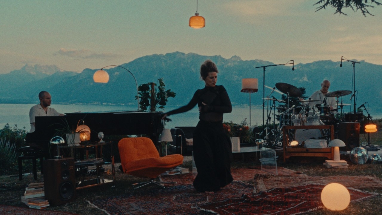 Miniature de la vidéo Selah Sue & The Gallands – Lake Session at Montreux - "Invincible" (Omar Apollo Cover) du film Selah Sue and the Gallands - Lake Session at Montreux