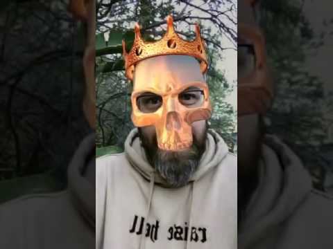 SIDO setzt Snapchat Maske auf