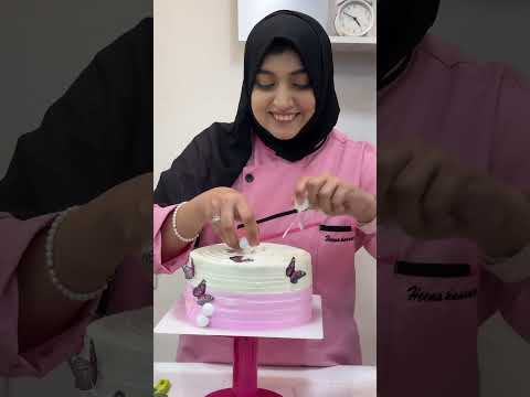 Do you also like cake decorating? Tell me, tell me 😉#hkrshorts #hkrbakingacademy